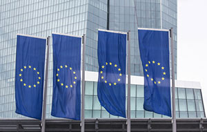 EU flaggor utanför Europeiska centralbanken
